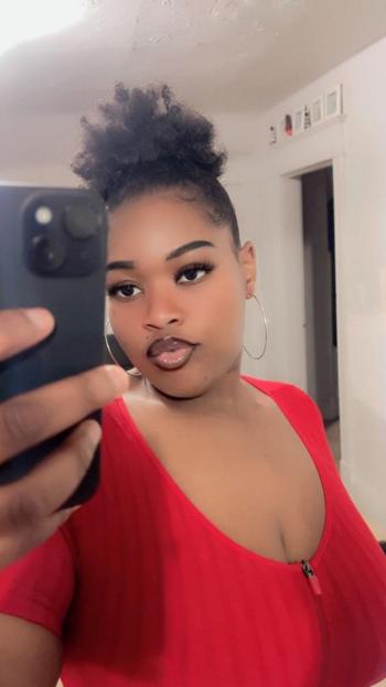 Juxcy , 24  female escort, Springfield