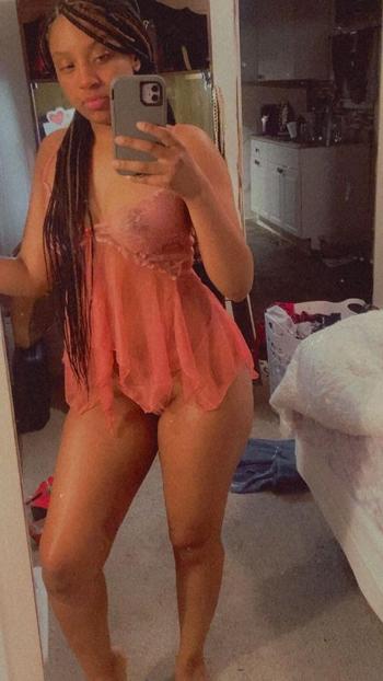 Sunny, 23  female escort, Springfield